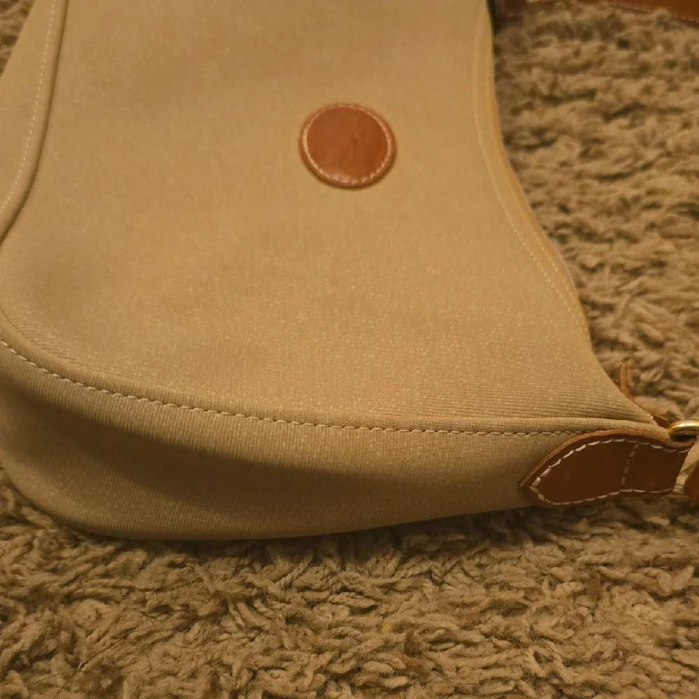Elegant Longchamp Tan Shoulder Bag - Picture 12 of 15